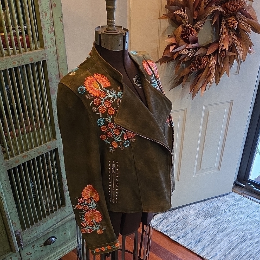 NWOT! Tasha Polizzi Beautiful Suede Jacket w/ Floral Embroidery & Beading